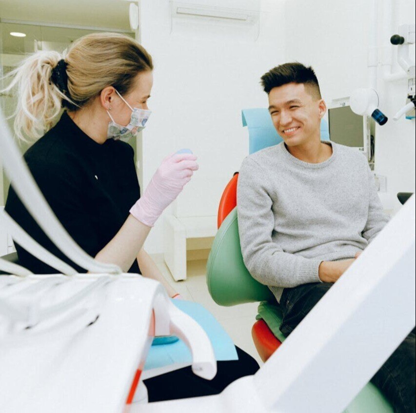 Dentist and Patient Chatting-2 Dentist and Patient Chatting-2